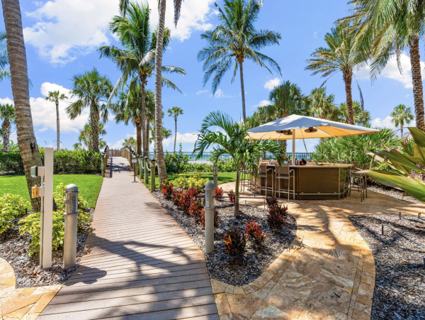 Siesta Key luxury  On Beach Walk to Restaurants & Shopping